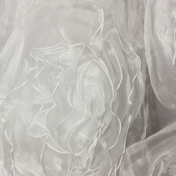 Floral wedding dress. - Picture 7 of 16